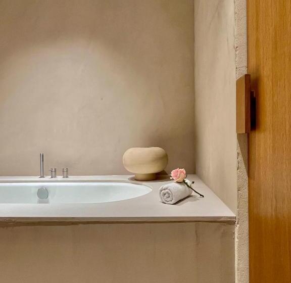 Люкс Повышенной Комфортности, Toile Blanche