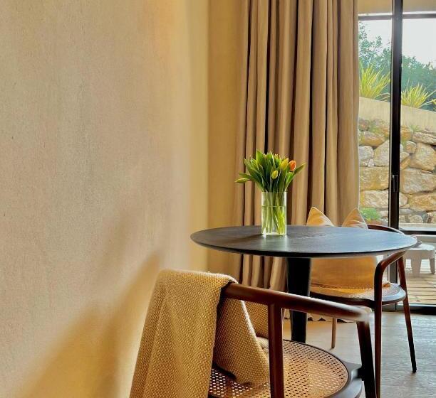 Люкс Повышенной Комфортности, Toile Blanche