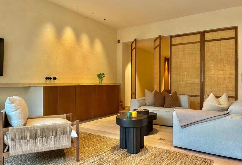 Люкс Повышенной Комфортности, Toile Blanche