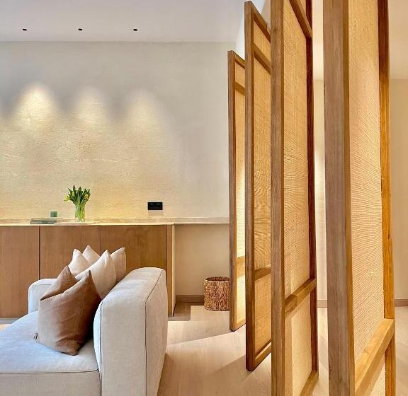 Люкс Повышенной Комфортности, Toile Blanche