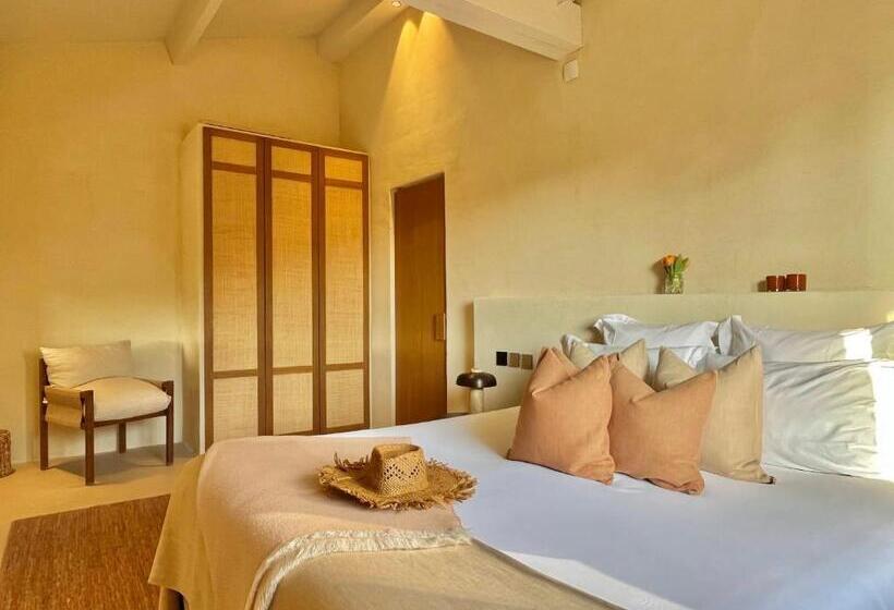 Люкс Повышенной Комфортности, Toile Blanche