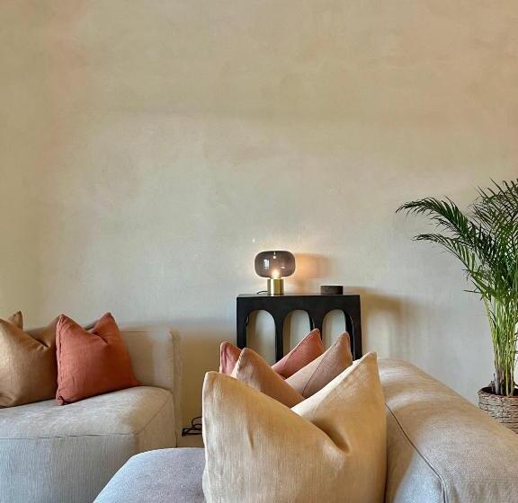 Люкс с Бассейном, Toile Blanche