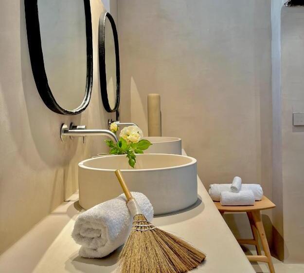 Люкс Deluxe Кровать Кинг, Toile Blanche