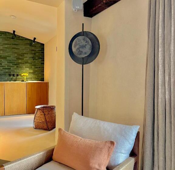 Люкс Deluxe Кровать Кинг, Toile Blanche