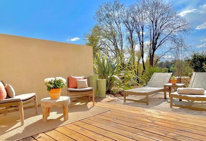 Люкс Вид на Горы, Toile Blanche