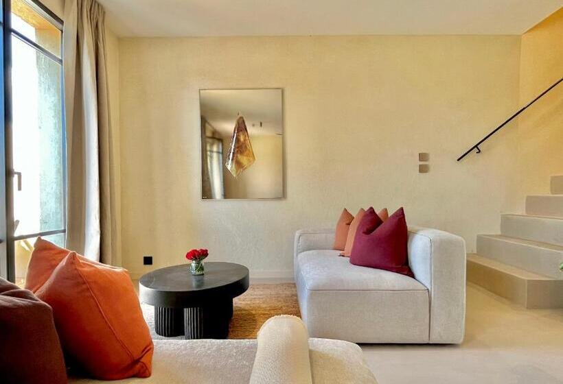 Люкс Вид на Горы, Toile Blanche