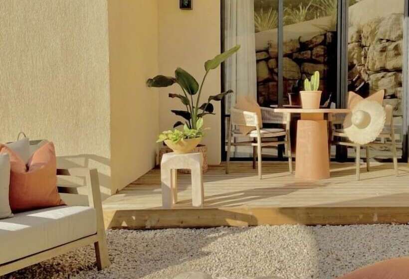 Люкс Повышенной Комфортности, Toile Blanche