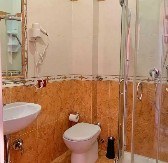اتاق استاندارد سه نفره, Albergo Cinzia
