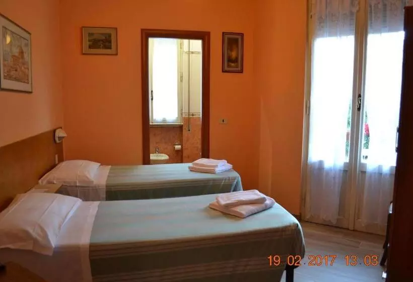 اتاق استاندارد یک نفره, Albergo Cinzia