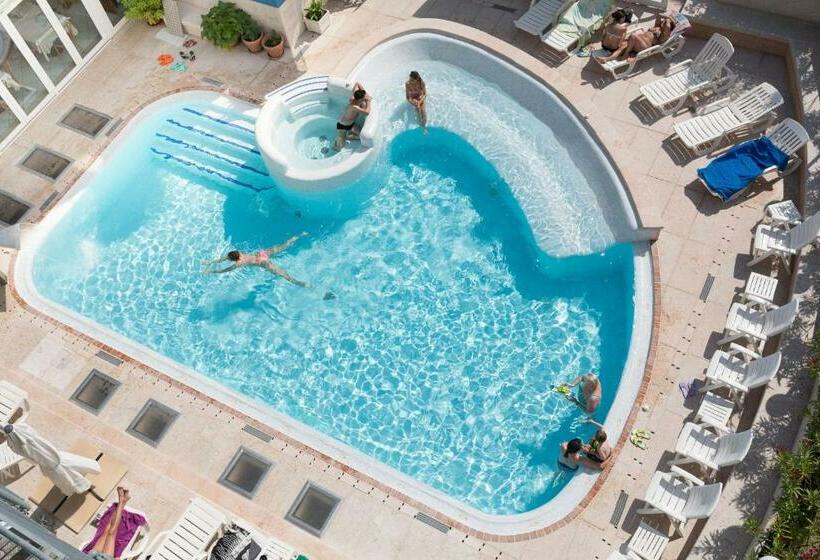 غرفة سوبيريور مطلة على حمام السباحة, Astro