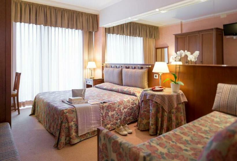 غرفة سوبيريور مطلة على حمام السباحة, Astro