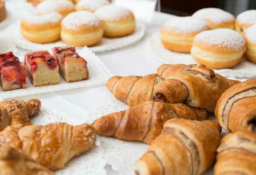 غرفة سوبيريور مطلة على حمام السباحة, Astro