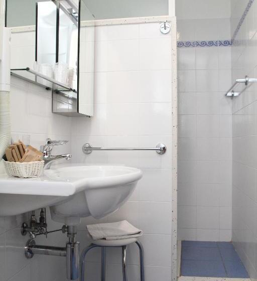 标准三人间, Baia Bianca