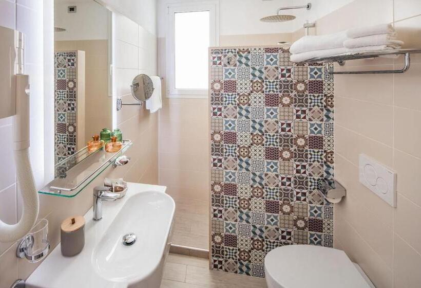 标准三人间, Baia Bianca