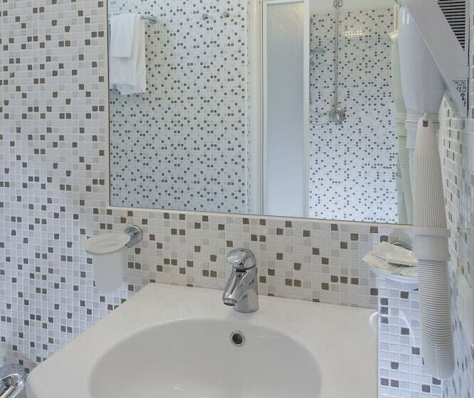 اتاق استاندارد سه نفره, Belmar