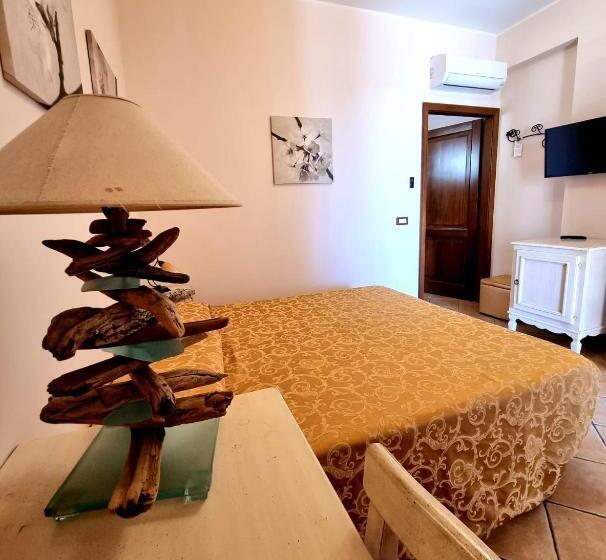 이코노미 룸, Borgo Eolie