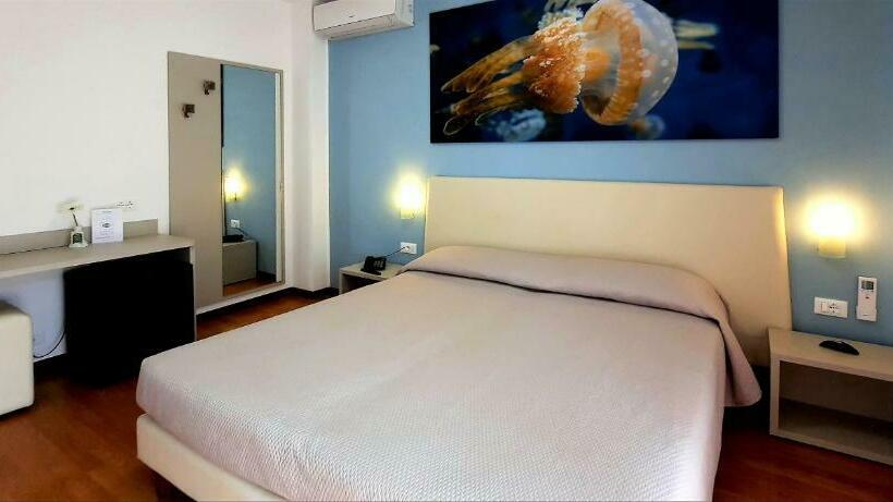 اتاق استاندارد با بالکن, Carol