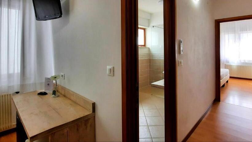 اتاق راحتی سه تخته, Carol