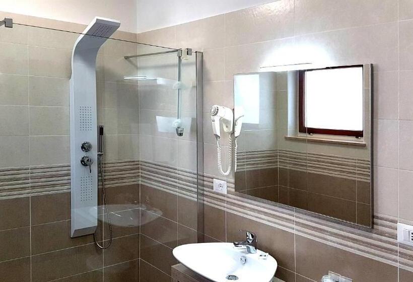 اتاق راحتی سه تخته, Carol