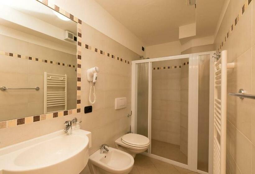 스탠다드 트리플 룸, Champagne