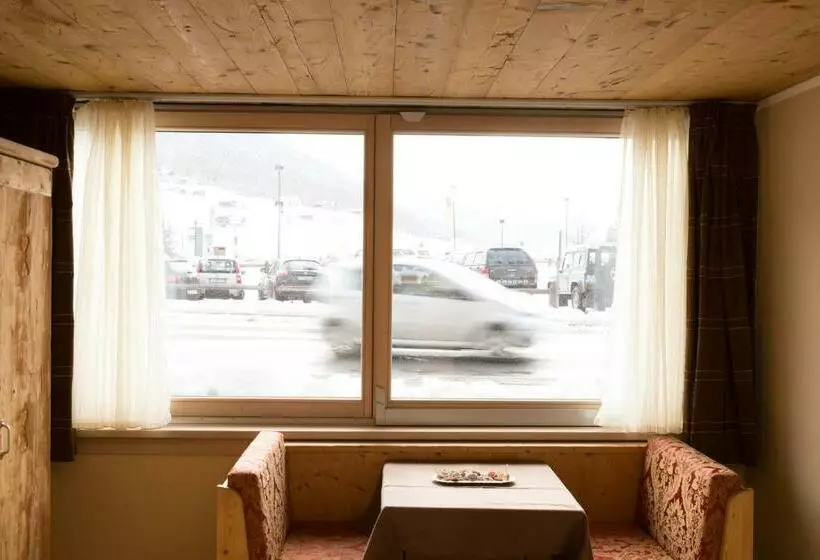 Standard Yhden Hengen Huone, Champagne