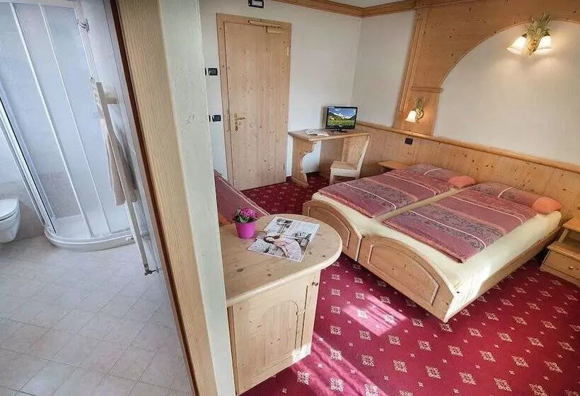 Standard Kolmen Hengen Huone, Champagne