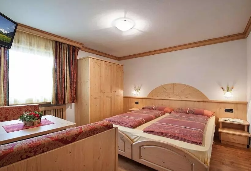 Standard Kolmen Hengen Huone, Champagne