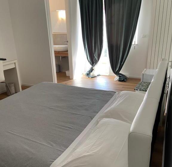 带阳台的豪华间, Civico 28