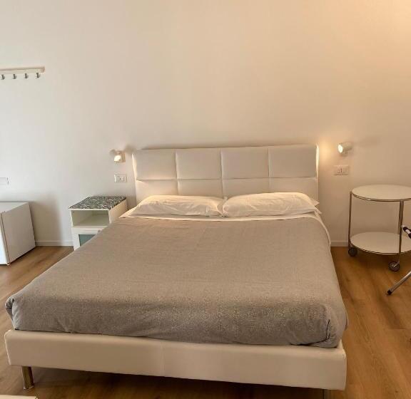 带阳台的豪华间, Civico 28