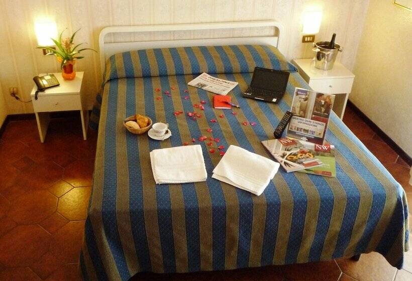 חדר סטנדרט לשלושה, Montecarlo