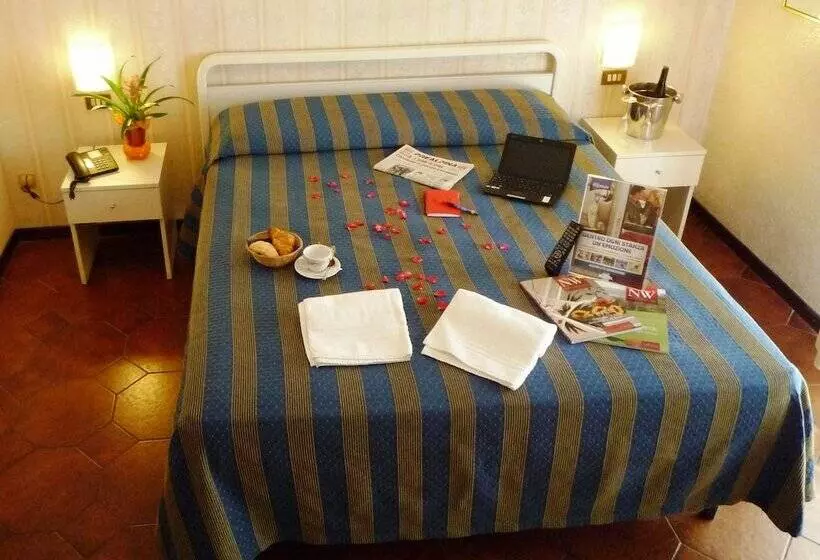 スタンダードトリプルルーム, Montecarlo
