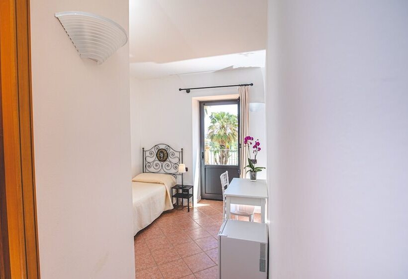 Одноместный Номер с Террасой, Nuovo Castello Crisilio