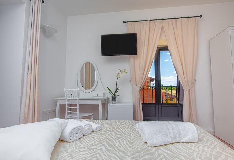 Номер Стандарт с Террасой, Nuovo Castello Crisilio