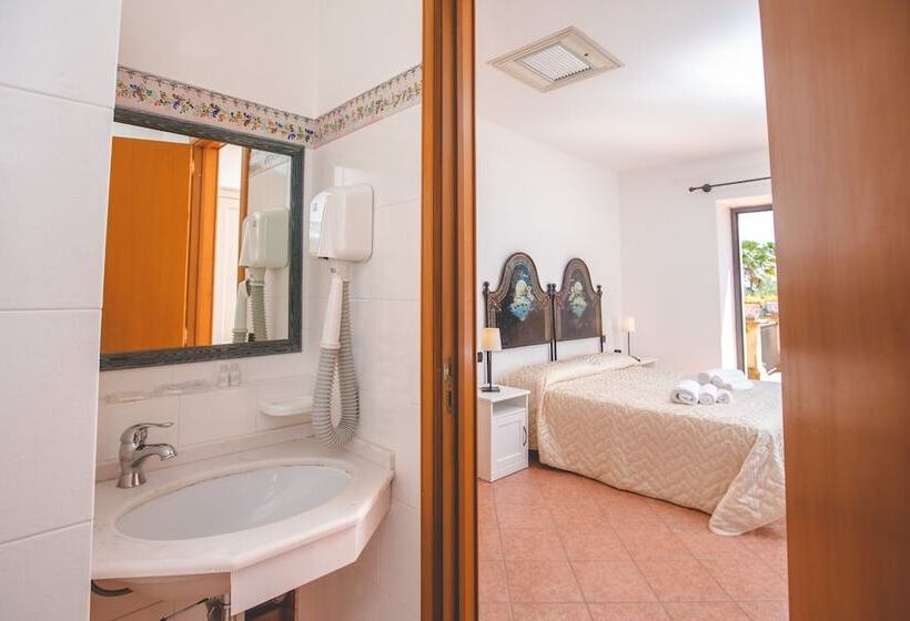 Номер Стандарт с Террасой, Nuovo Castello Crisilio