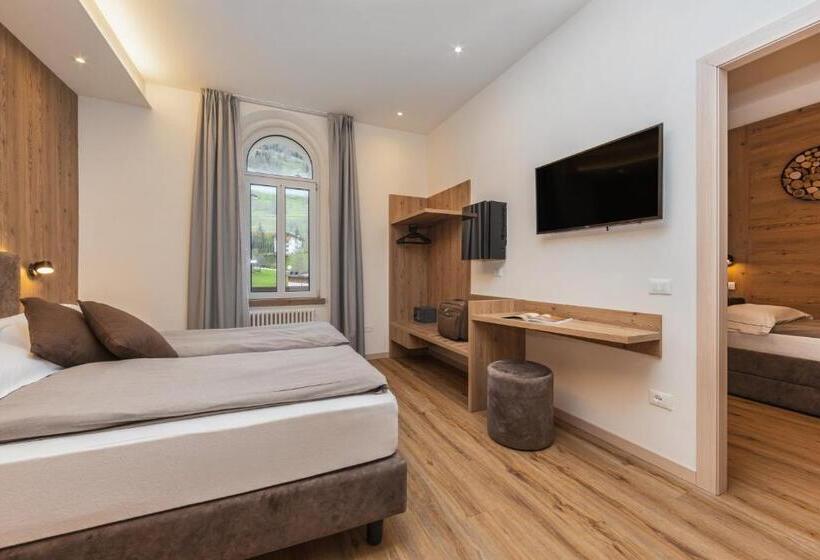 חדר משפחתי, Pejo