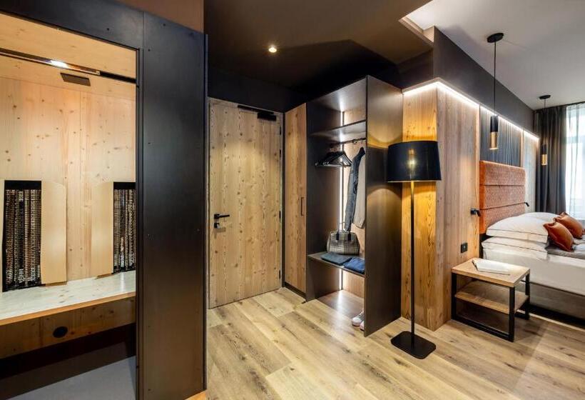 סוויטת ג'וניור, Pejo