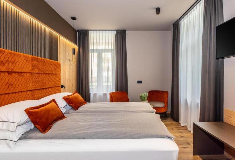 סוויטת ג'וניור, Pejo