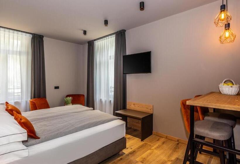 סוויטת ג'וניור, Pejo