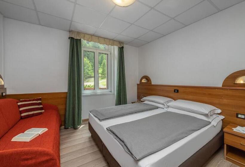 חדר סטנדרט לשלושה, Pejo