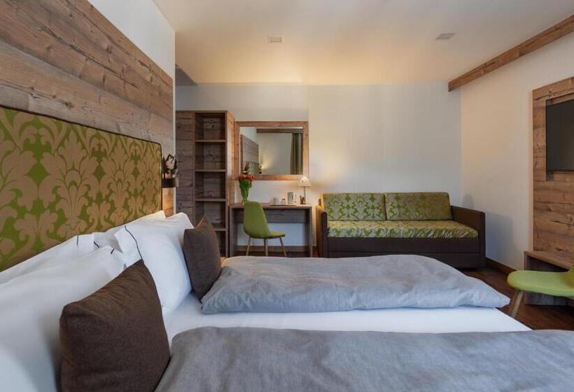 סוויטת ג'וניור, Pejo