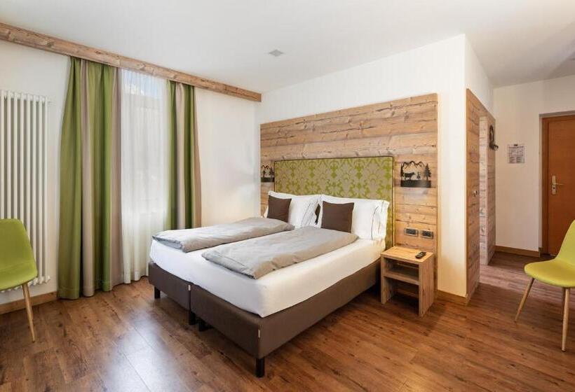 סוויטת ג'וניור, Pejo