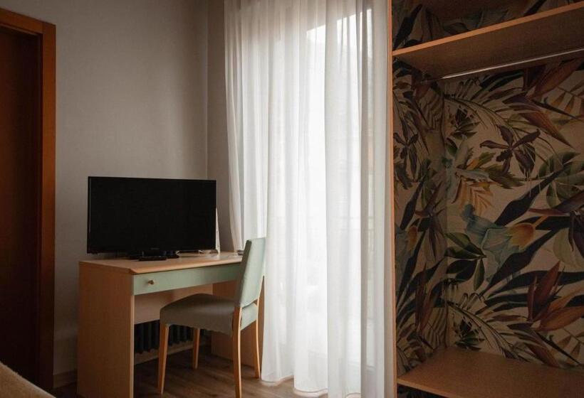 スタンダードルーム, Peler