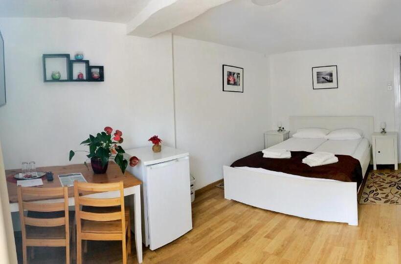 غرفة قياسية, Pension Rote Rosen