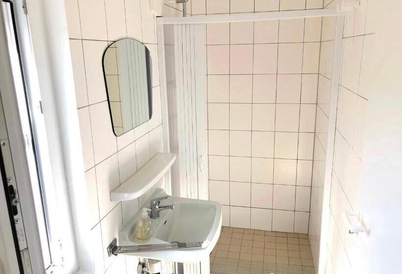 غرفة قياسية, Pension Rote Rosen