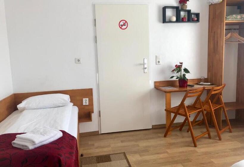 Номер Стандарт, Pension Rote Rosen