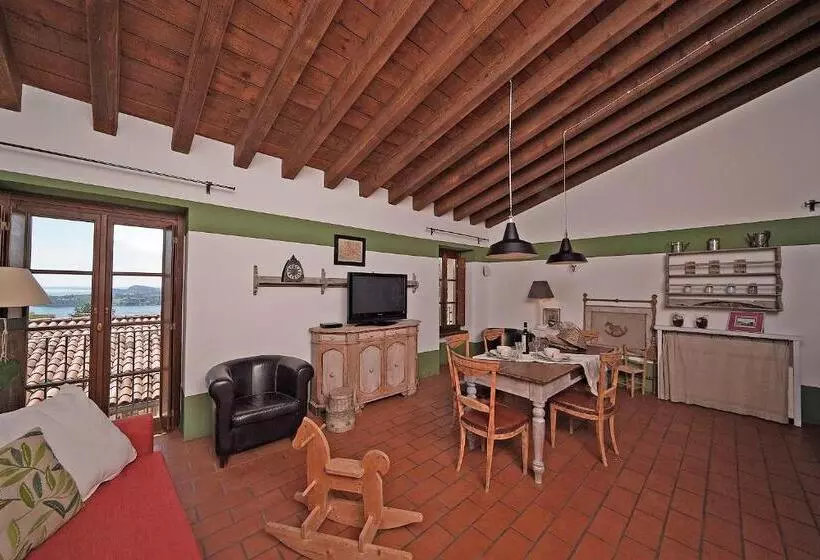 1 Bedroom Apartment Lake View, Premignaga Natural Home