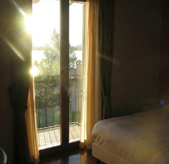 اتاق استاندارد با چشمانداز دریاچه, Ristorante Vecchia Riva