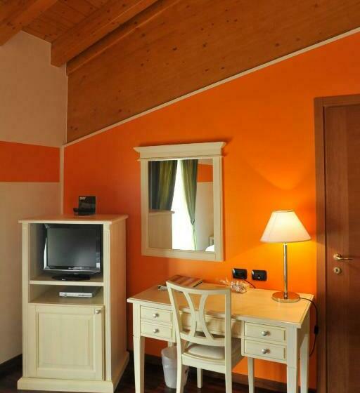 اتاق استاندارد با چشمانداز دریاچه, Ristorante Vecchia Riva