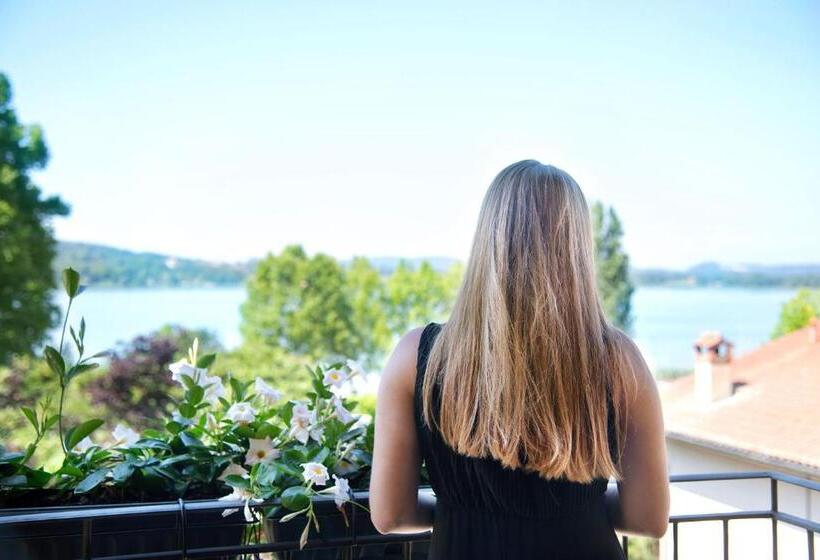 اتاق استاندارد با چشمانداز دریاچه, Ristorante Vecchia Riva