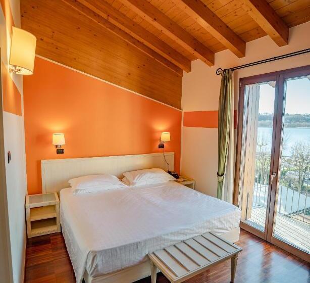 اتاق استاندارد با چشمانداز دریاچه, Ristorante Vecchia Riva